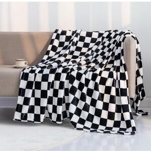 NWT Cozy Checkered Buffalo plaid 50x 60 throw blanket